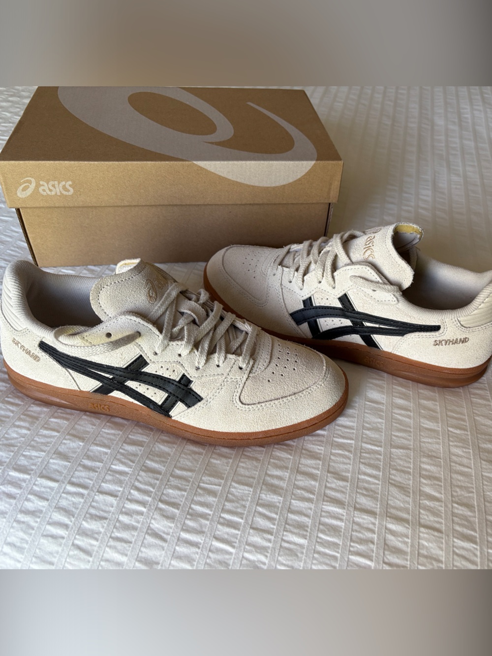 ASICS Skyhand OG Oatmeal/Black Unisex Sneaker- men’s 6.5, inch women’s 8